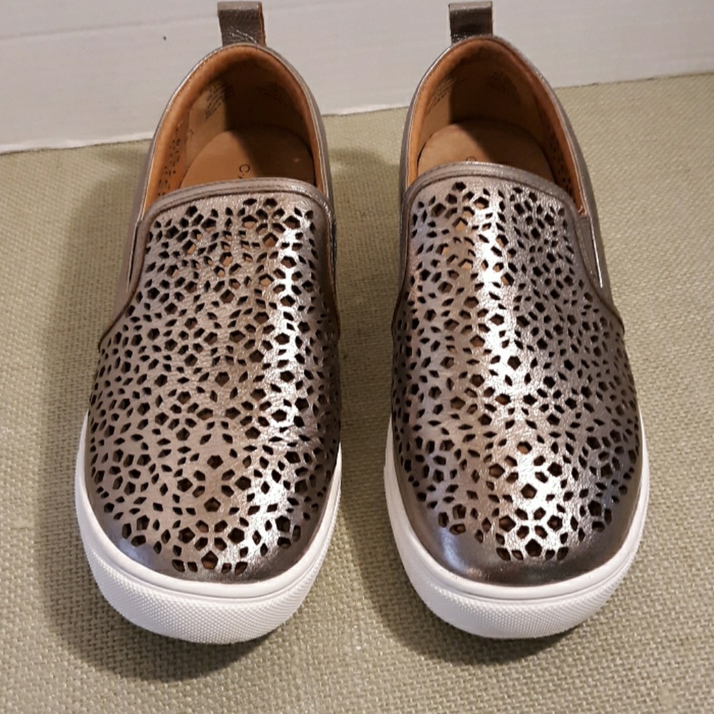 Caslon Metallic Slide Ons